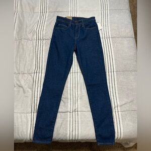 Brand new with tag Levi’s jeans for women ❤️
